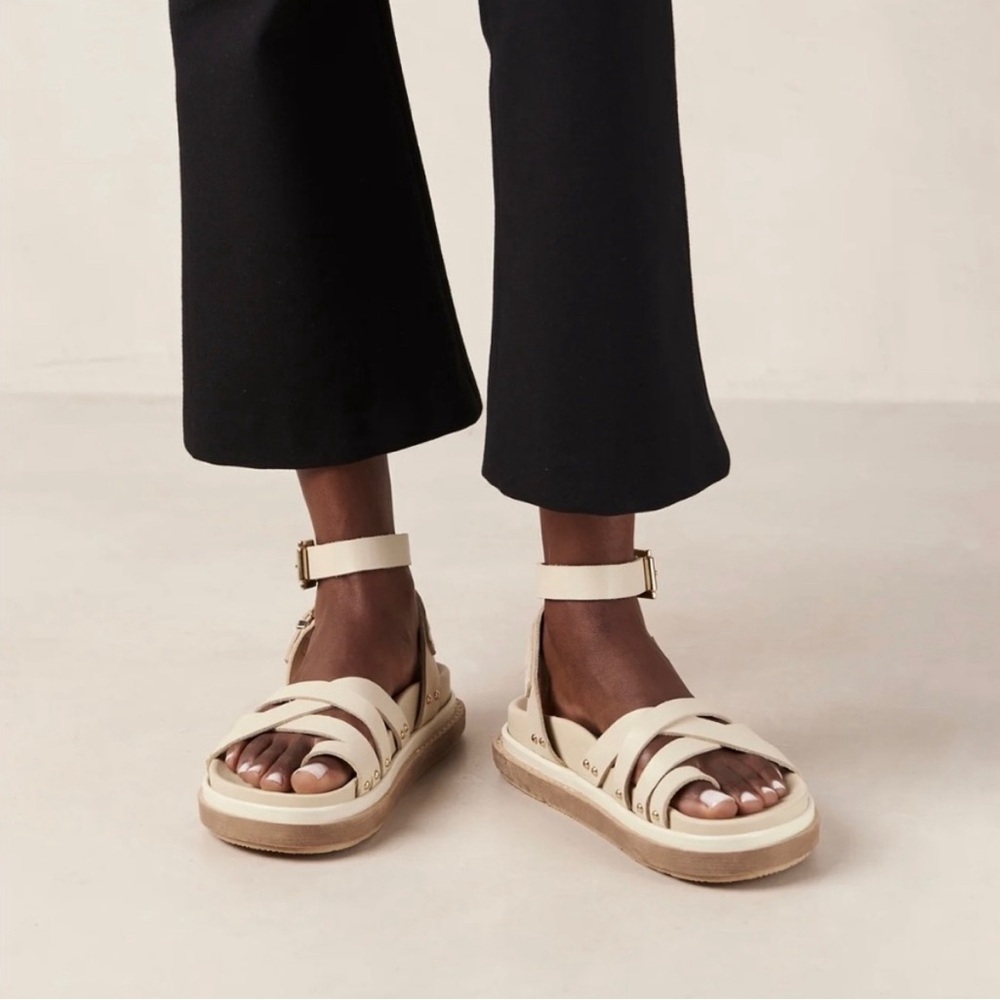 NEW ALOHAS Buckle Up Sandal